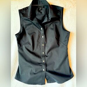 Banana Republic black sleeveless button shirt with collar, petite size 6